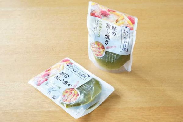 海の家風メニュー「鮭と夏野菜のバジル蒸し マヨネーズがけ」2