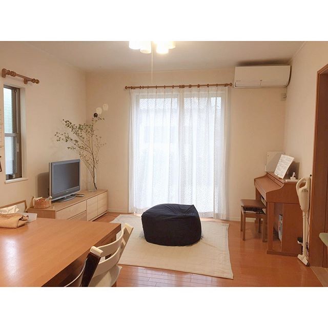 どんな部屋にも合う体にフィットするソファ