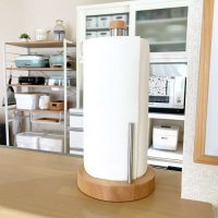 インテリアに馴染む。ナチュラルデザインのキッチンペーパースタンド