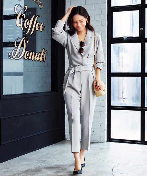 レディースのグレースーツコーデ18選 賢く着飾って清潔感ある大人の着こなしを Folk