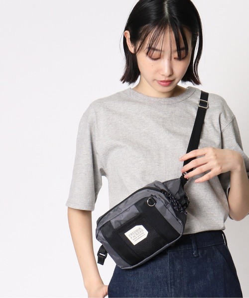 メッシュポケットが便利なミニバッグ