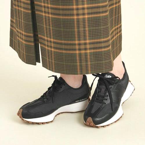 40代女性向けの黒スニーカーコーデ オールシーズン活躍するおしゃれアイテム Folk