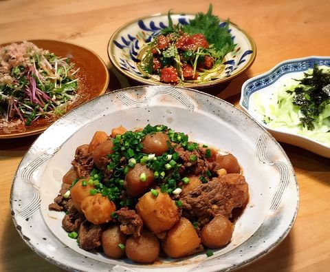 里芋、こんにゃく、牛肉、ねぎ、煮物。