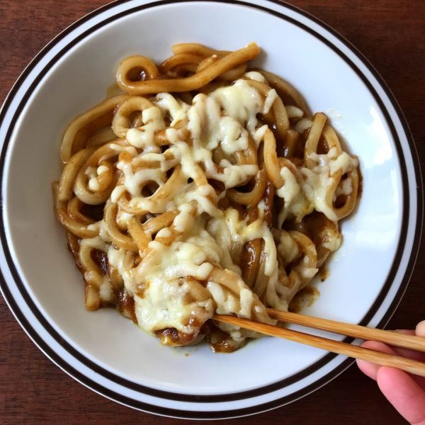 テレワークの昼ごはんに！汁なしカレーうどん