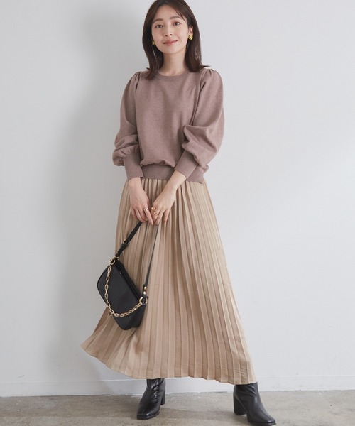 茶色ドッキングワンピースの秋冬向けの服装