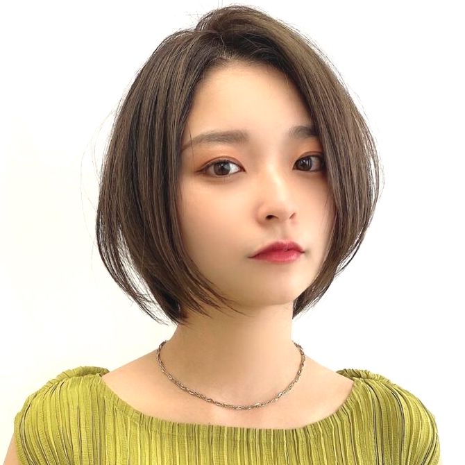 ミニボブ 前髪なし でおしゃれに 小顔見せが叶う大人ヘアスタイルのポイント Folk