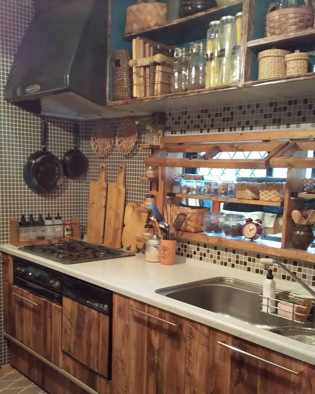 1本でも使えるディアウォールの棚