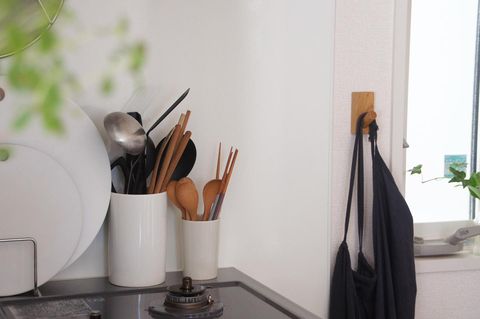 お料理に気合が入るエプロン収納