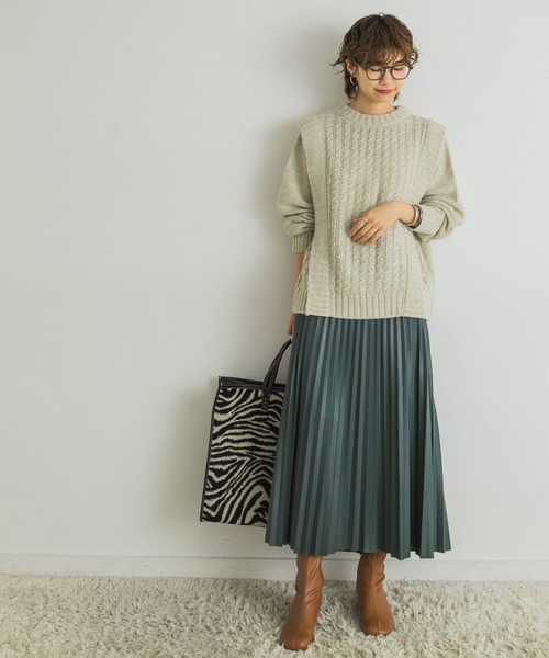 緑ロングスカート×ケーブルニットの冬コーデ