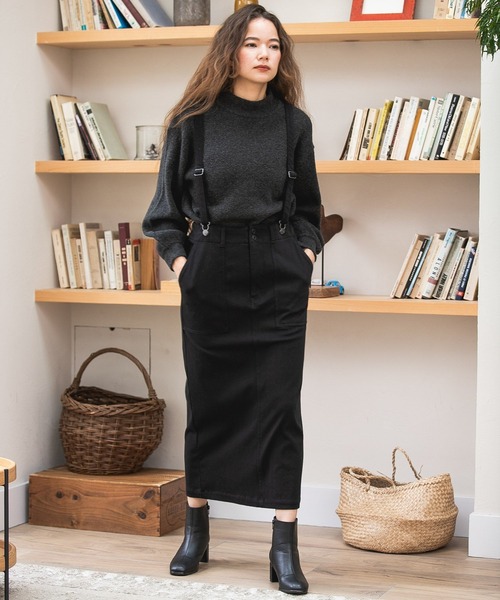 グレーニット×黒ワークロングスカート