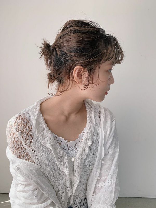 二段お団子で作る春のショートヘアアレンジ