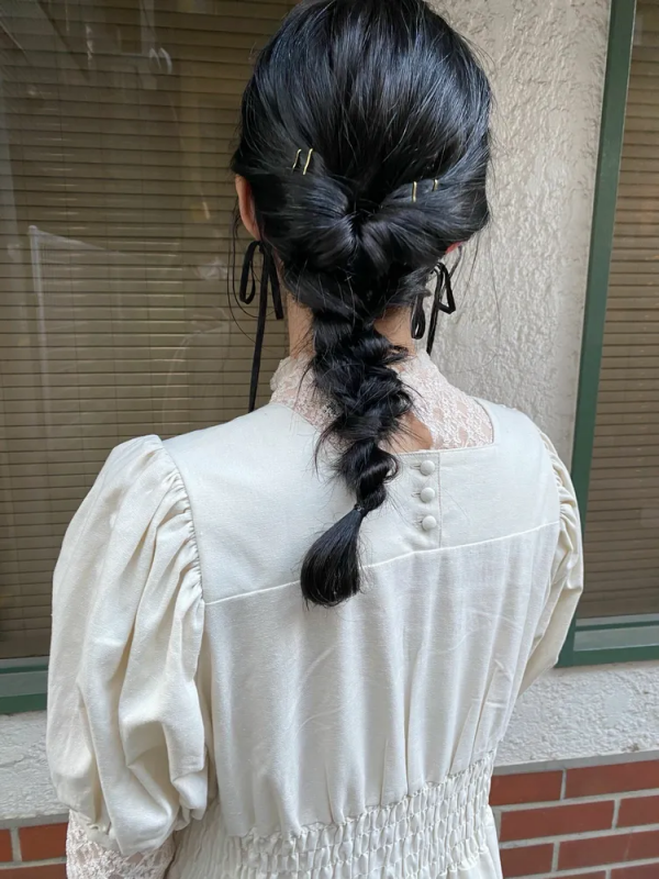 黒髪セミロングのヘアアレンジ14