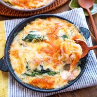 寒い日にぴったり！ほうれん草とベーコンのポテトグラタン
