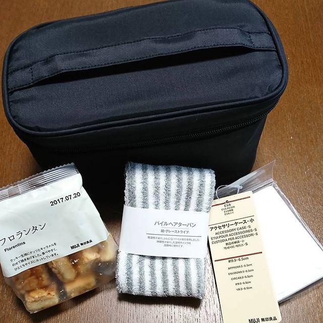 汚れが目立たないナイロン手付きポーチ