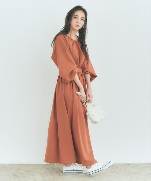 バックシャンギャザーワンピース