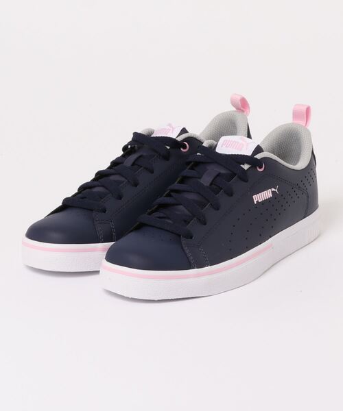 スーツにスニーカーってあり 大人女性のビジネスコーデに合うおすすめ商品選 Folk