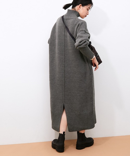 ロングニットワンピースの服装
