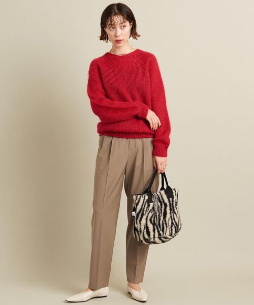 白パンプス×ベージュパンツの冬コーデ