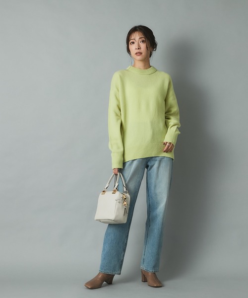 ライム色ニットの冬ファッション
