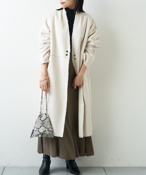 フェイクムートンコートの服装