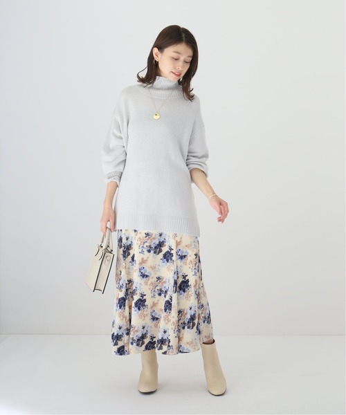 アイボリー花柄スカートの冬ファッション