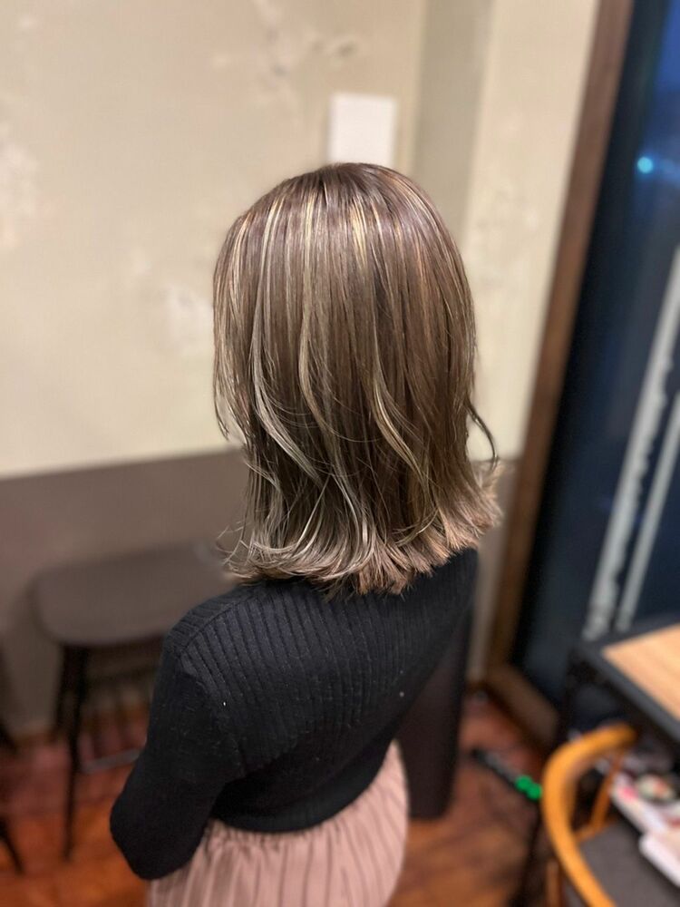 切りっぱなしボブ×ベージュ系ヘアカラー