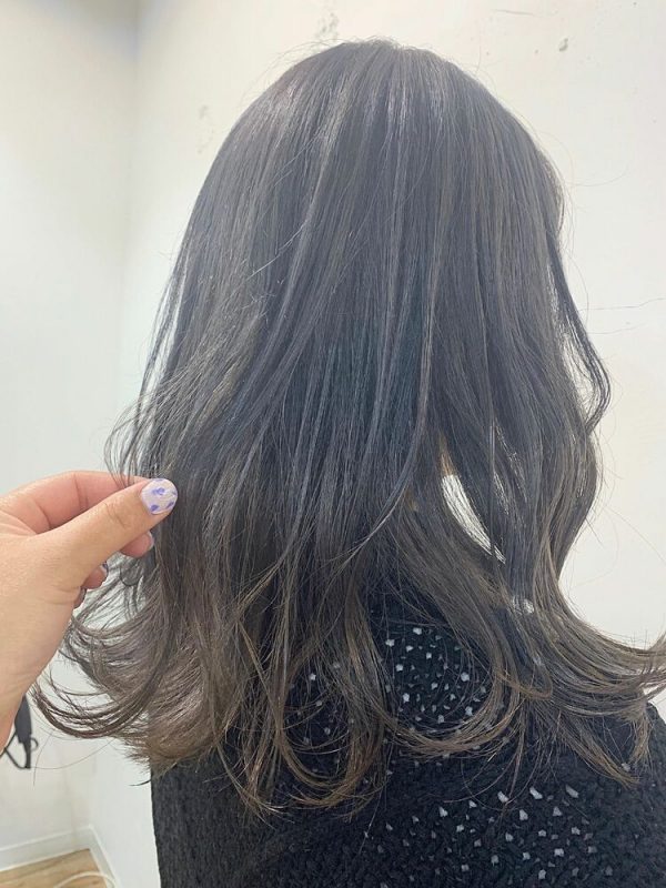 くすみ感がおしゃれなブルーグレージュヘアカラー