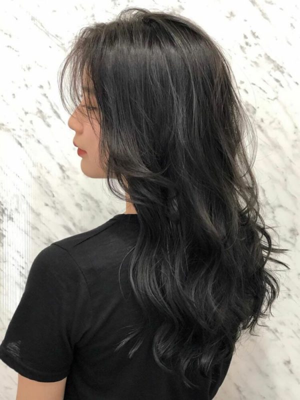 アッシュグレージュ×ロングの春ヘアカラー