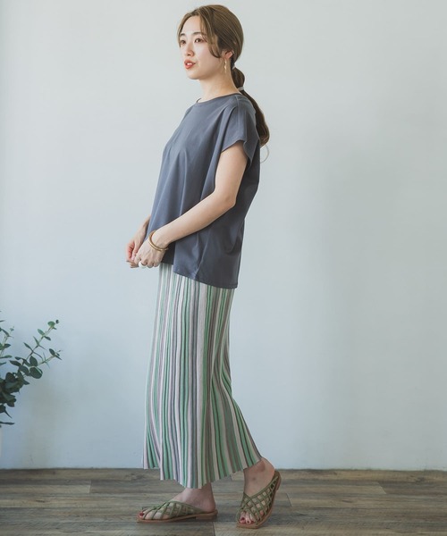 フレンチ袖トップス×ストライプニットスカート