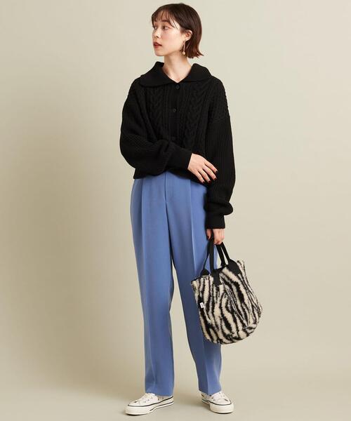ケーブル編みショートニット×ハイウエストパンツ