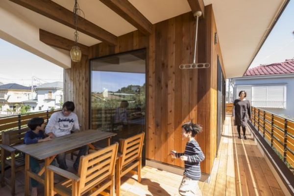 ウチとソトの中間～屋根のある半屋外空間～12