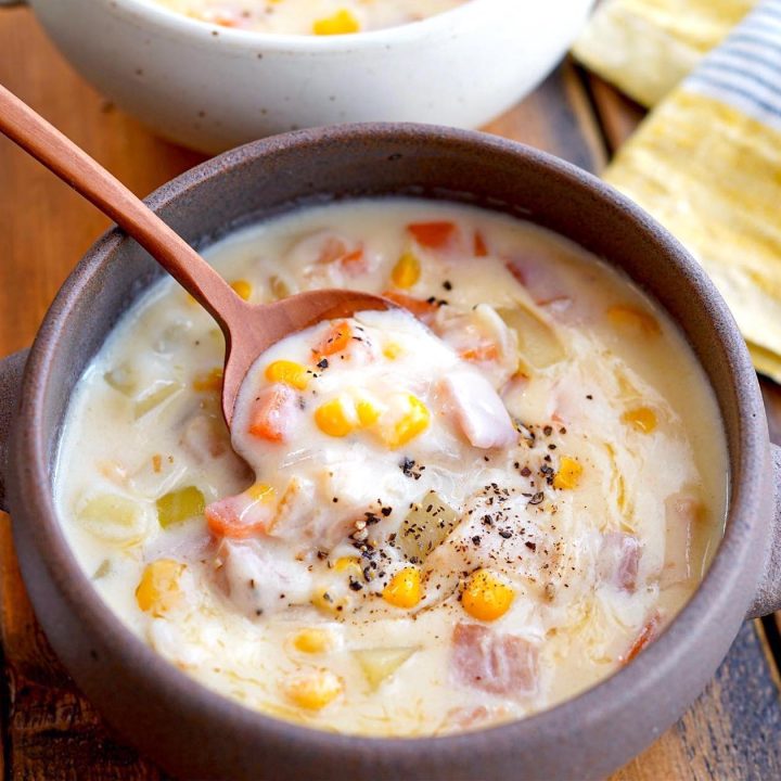 コーンとエビのチャウダー、マッシュポテト添えのレシピ