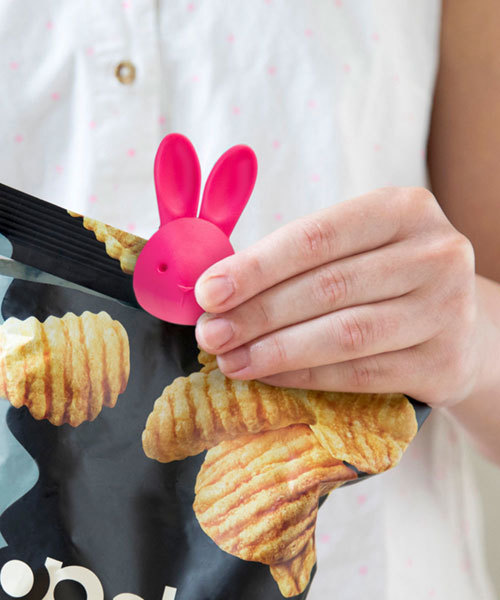 インパクト大で思わず笑顔になる 女性に贈る面白いプレゼント14選を集めました Folk