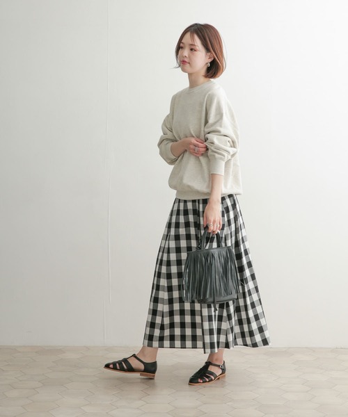 春に着たいレディースのスウェットコーデ21選 22 おしゃれな着こなし方 Folk