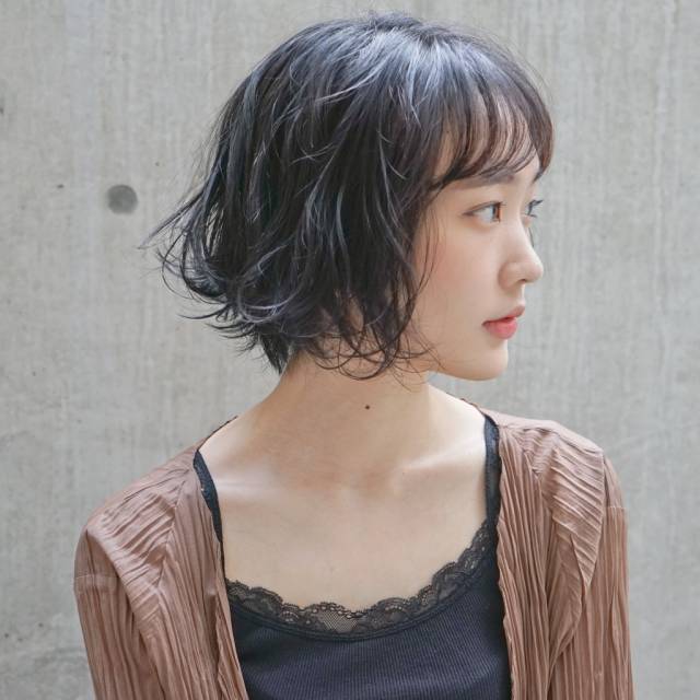 黒髪でも抜け感あるボブヘアアレンジ