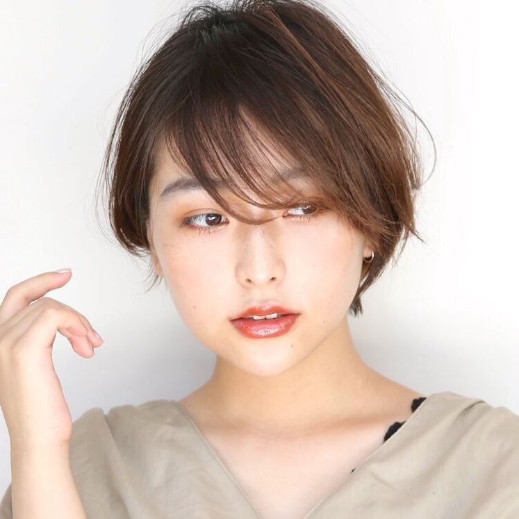 40代は レイヤー ショートボブ がおすすめ 大人女性に似合う好印象ヘアをご紹介 Folk 40代は レイヤー ショートボブ がおすすめ 大人女性に似合う好印象ヘアをご紹介 Folk