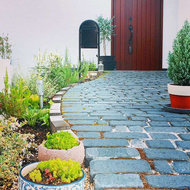 小さい花壇も作り方で華やかに ガーデニングを美しく見せるおしゃれなレイアウト Folk