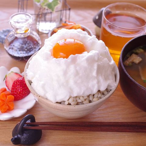 ふわふわメレンゲ山の卵かけご飯