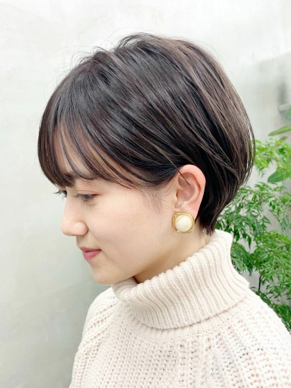 くすみ感が出るグレージュの暗めヘアカラー