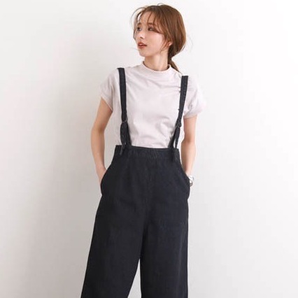 黒サロペットのおすすめ夏コーデ 22 大人っぽいおしゃれな着こなしをご紹介 Folk