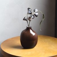 艶やかな存在感。草花の表情を楽しむKINTOのフラワーベース
