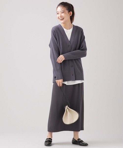 Vネックリブカーディガン×ロングスカート