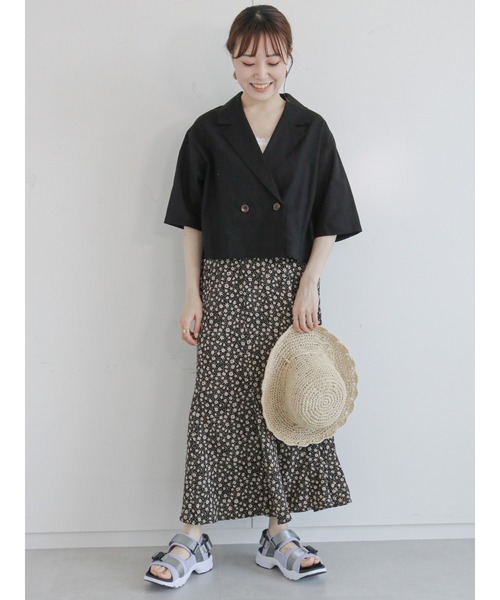 花柄ロングスカート×ストラップスポーツサンダル