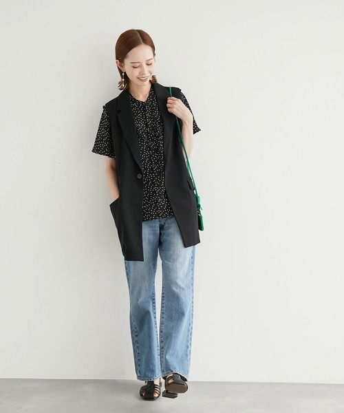 ジレジャケット×レディースデニムパンツ