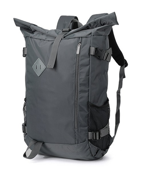 登山にもおすすめのロールトップリュック