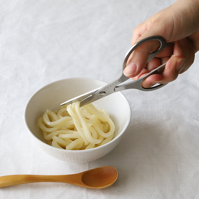 ④外食時に。乳幼児やお年寄りのために食べやすくカット