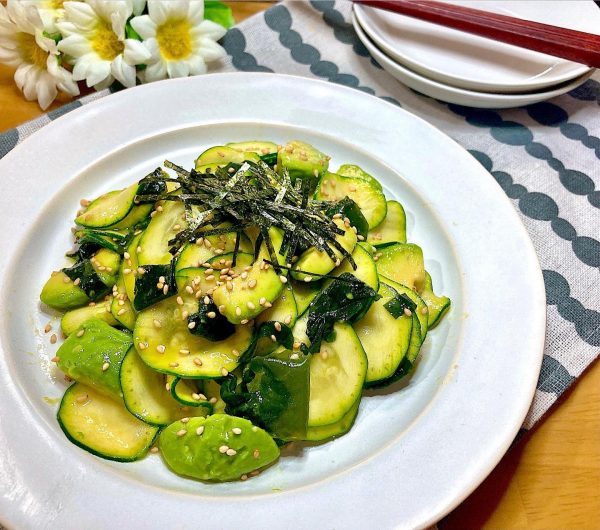 洋食料理も合うアボカドとズッキーニのナムル