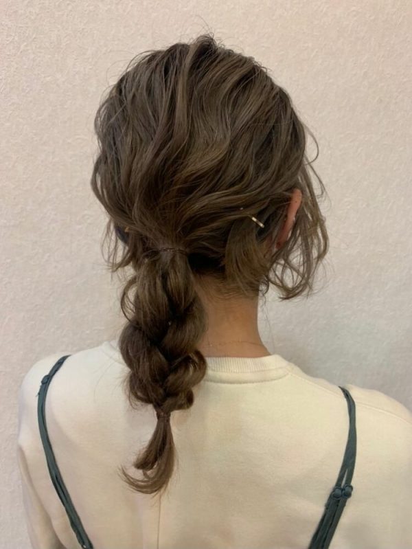 女性らしさ満点三つ編みヘアスタイル