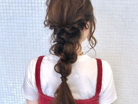 上品でやわらかい印象のセルフヘアアレンジ