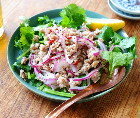 簡単鶏ひき肉のエスニックサラダレシピ